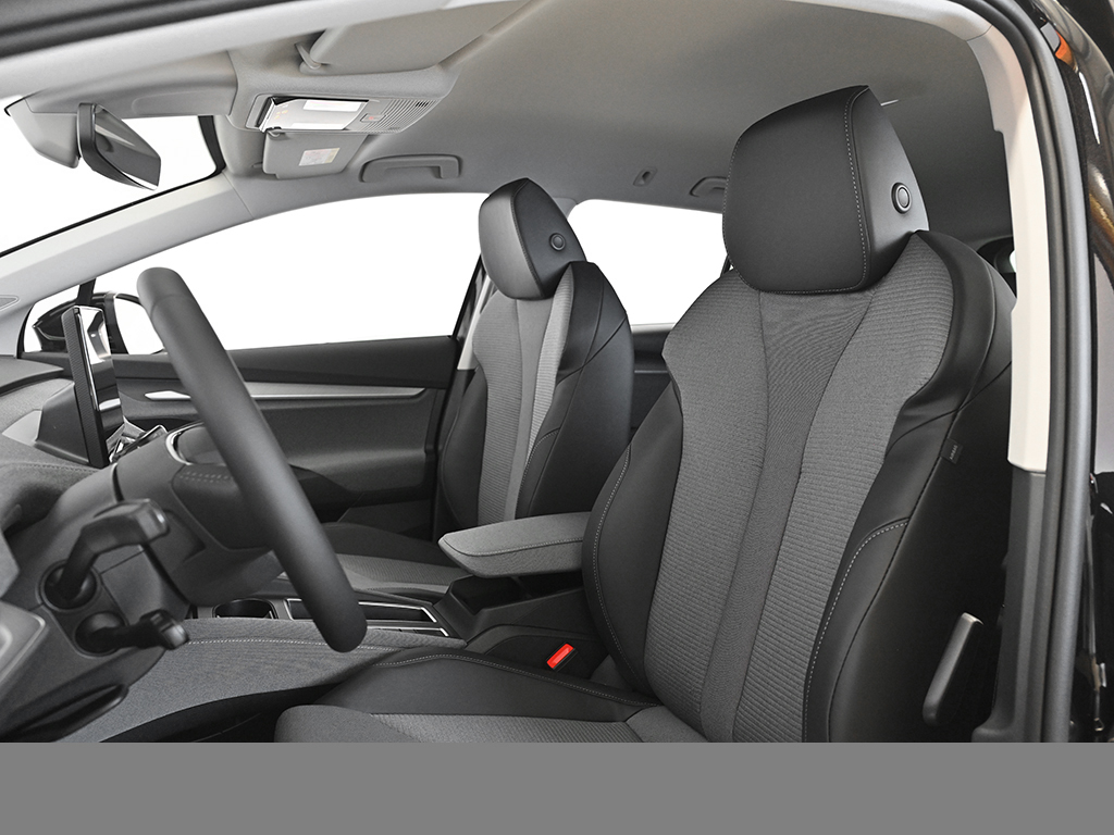 Skoda Enyaq 60 AHK eKLAPPE NAVI SITZHZG