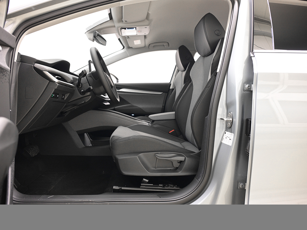 Skoda Enyaq 60 AHK WÄRMEPUMPE eKLAPPE KEYLESS LM19