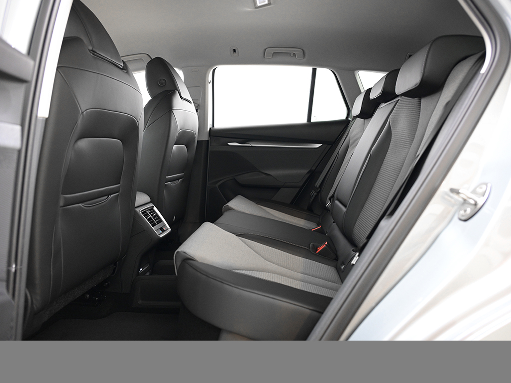 Skoda Enyaq 60 AHK eKLAPPE NAVI SITZHZG