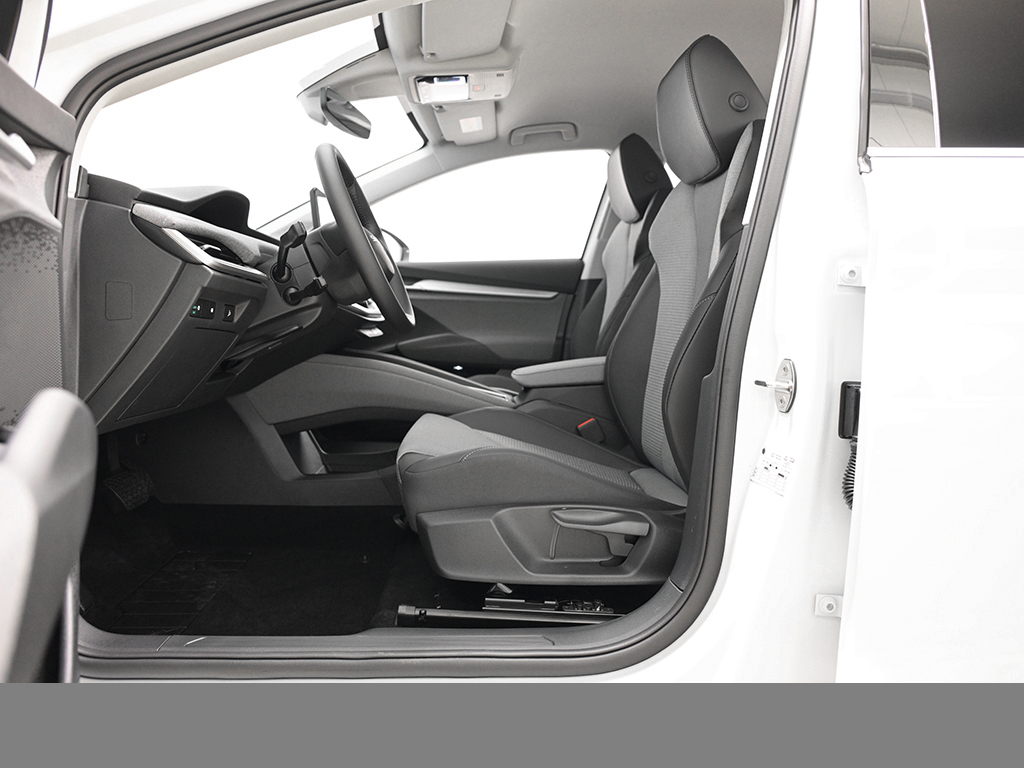 Skoda Enyaq 60 AHK eKLAPPE NAVI SITZHZG