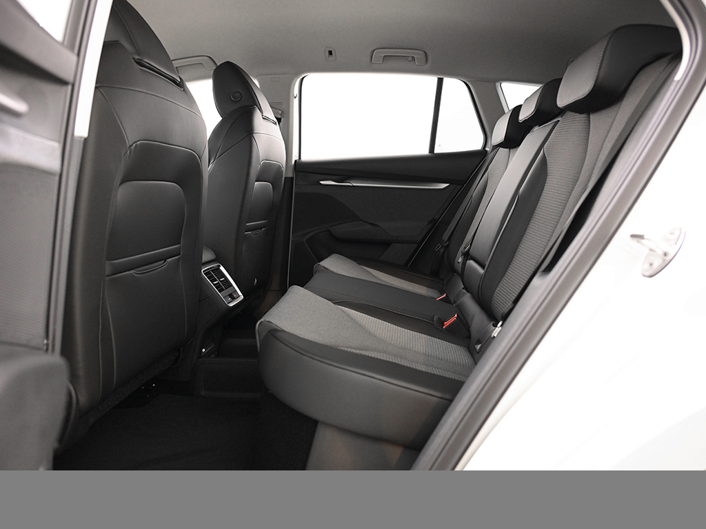 Skoda Enyaq 60 AHK eKLAPPE NAVI SITZHZG