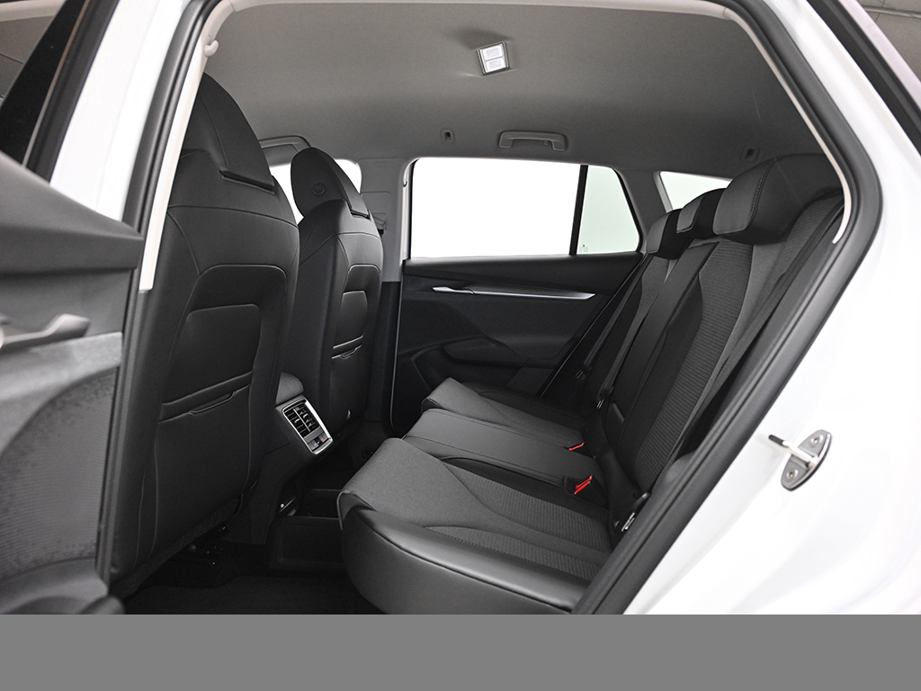 Skoda Enyaq 60 AHK eKLAPPE NAVI SITZHZG