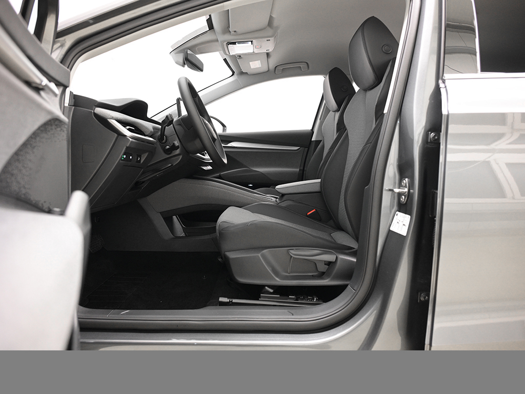 Skoda Enyaq 60 AHK eKLAPPE NAVI SITZHZG