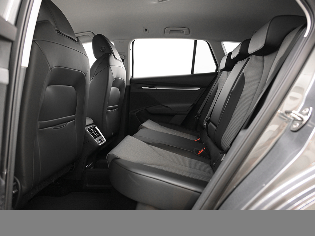 Skoda Enyaq 60 AHK eKLAPPE NAVI SITZHZG