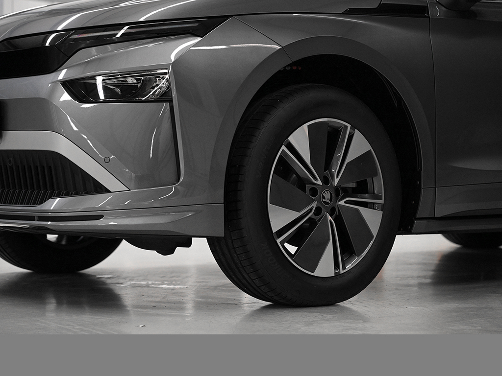 Skoda Enyaq 60 AHK eKLAPPE NAVI SITZHZG