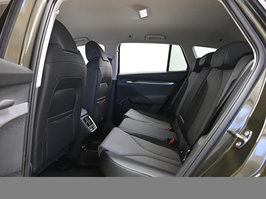 Skoda Enyaq 60 AHK WÄRMEPUMPE eKLAPPE KEYLESS LM19