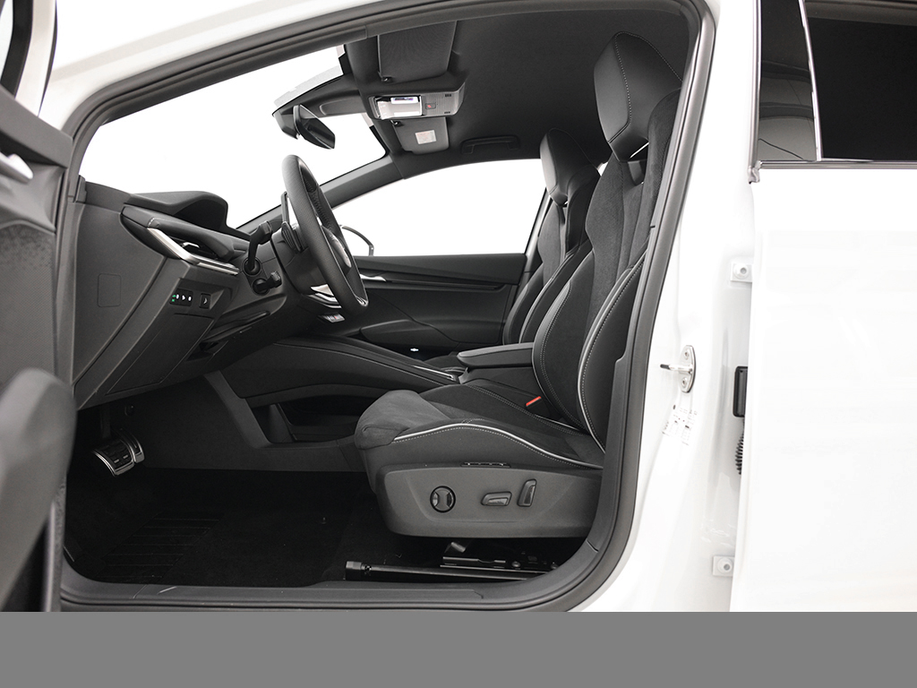 Skoda Enyaq 60 SPORTLINE AHK WÄRMEPUMPE MATRIXLED LM20