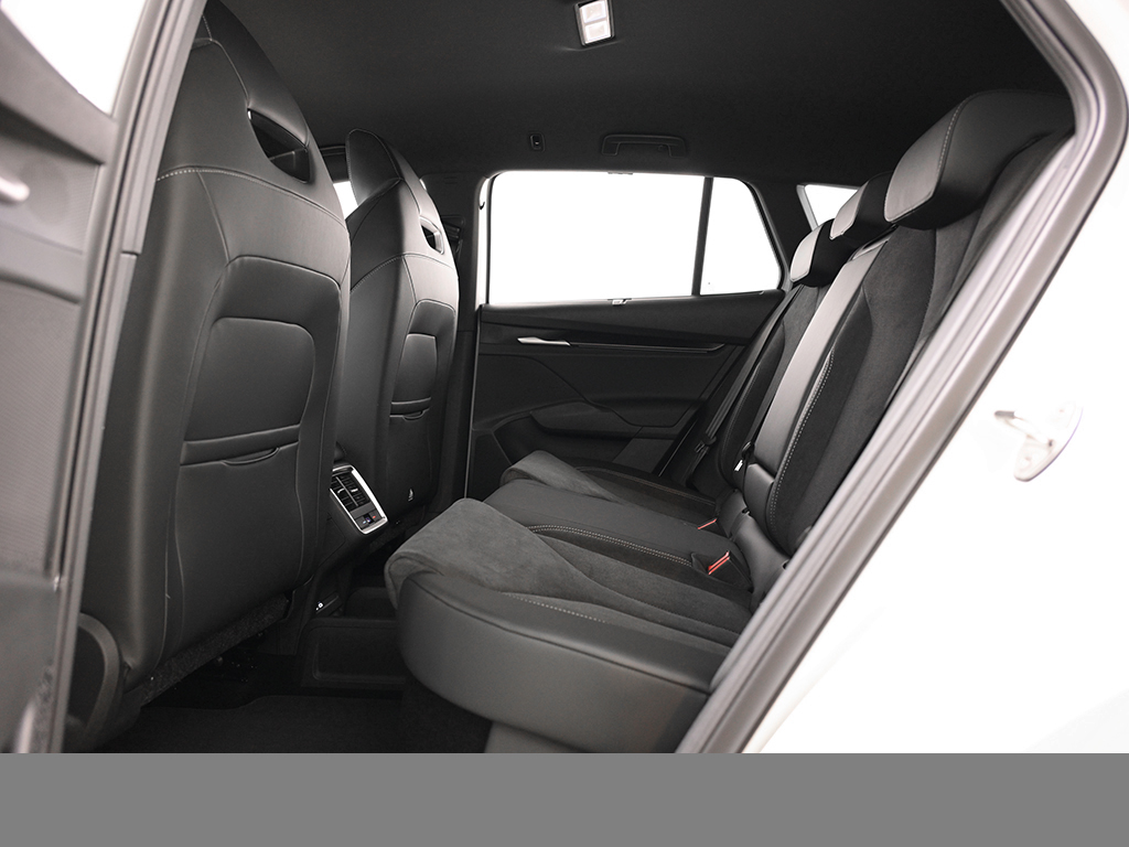 Skoda Enyaq 60 SPORTLINE AHK WÄRMEPUMPE MATRIXLED LM20