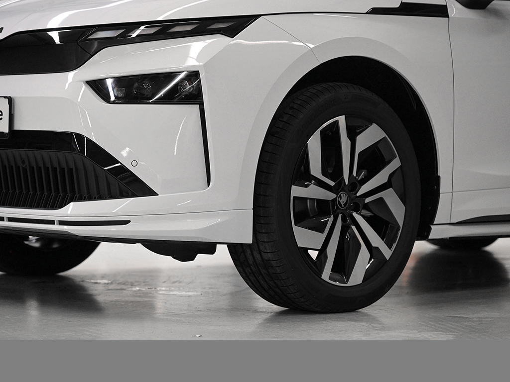 Skoda Enyaq 60 SPORTLINE AHK WÄRMEPUMPE MATRIXLED LM20