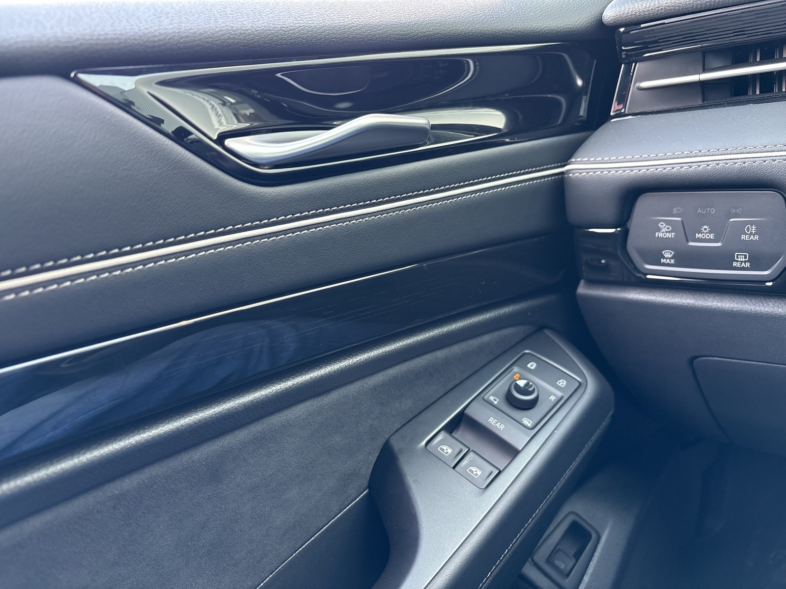 Volkswagen ID.7 Tourer PRO BLACKSTYLE WÄRMEPUMPE AHK 360CAM