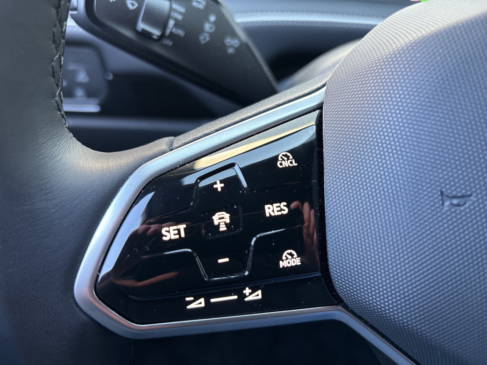 Volkswagen ID.7 Tourer PRO WÄRMEPUMPE AHK 360°CAM ACC LM20