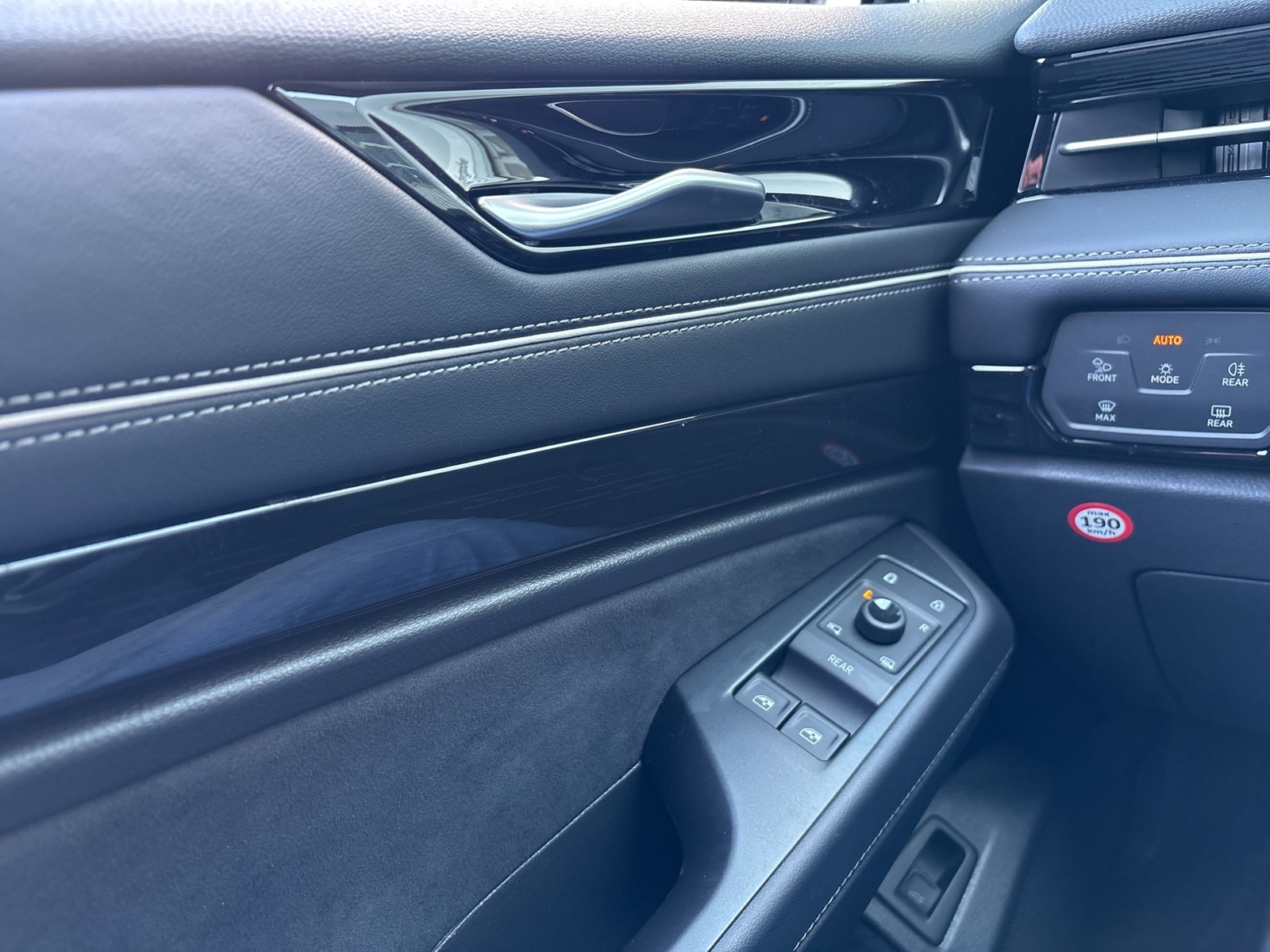 Volkswagen ID.7 Tourer PRO WÄRMEPUMPE AHK 360°CAM ACC LM20