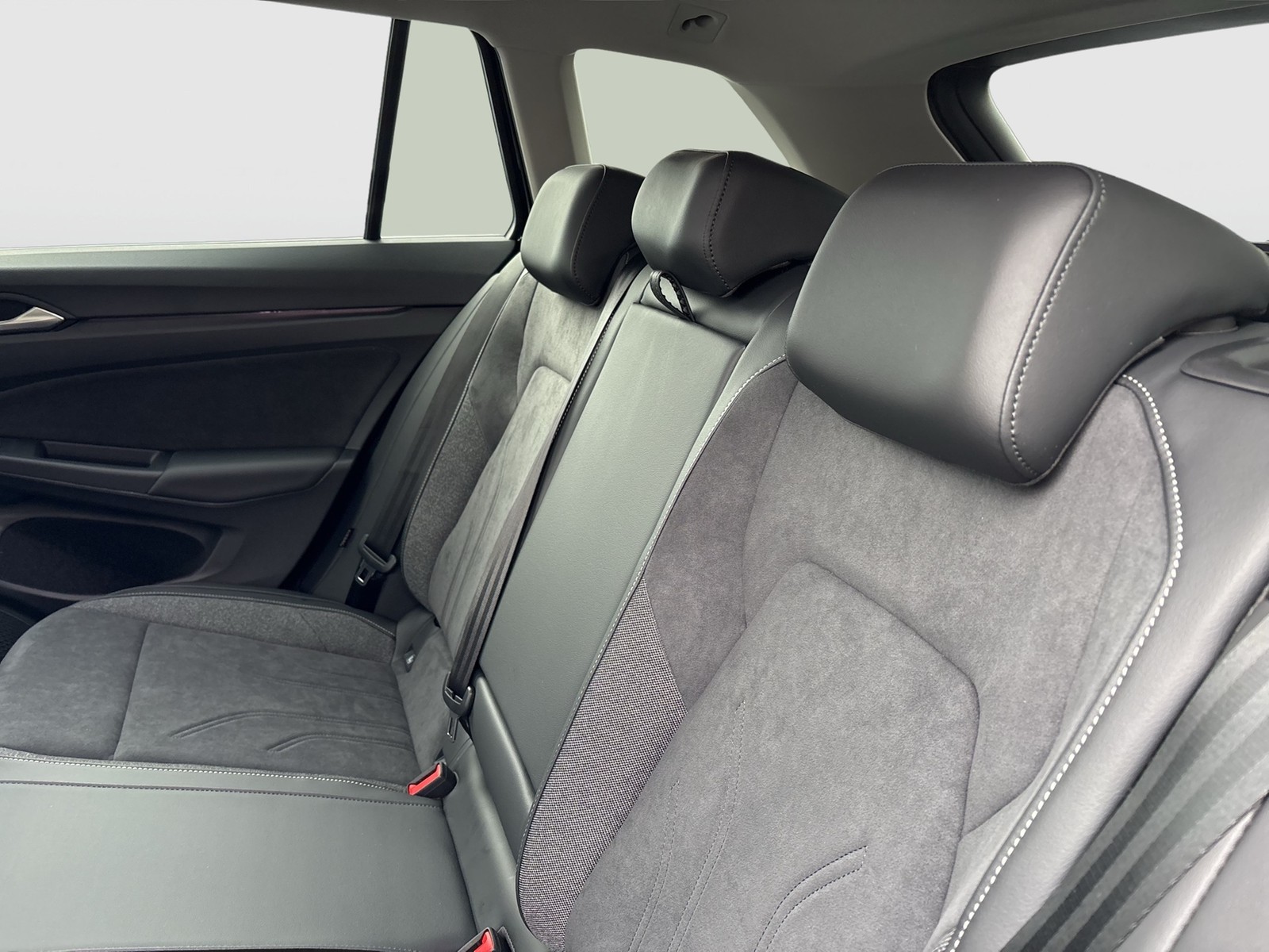 Volkswagen Golf Variant 1.5 STYLE DSG AHK eKLAPPE CAM LM18