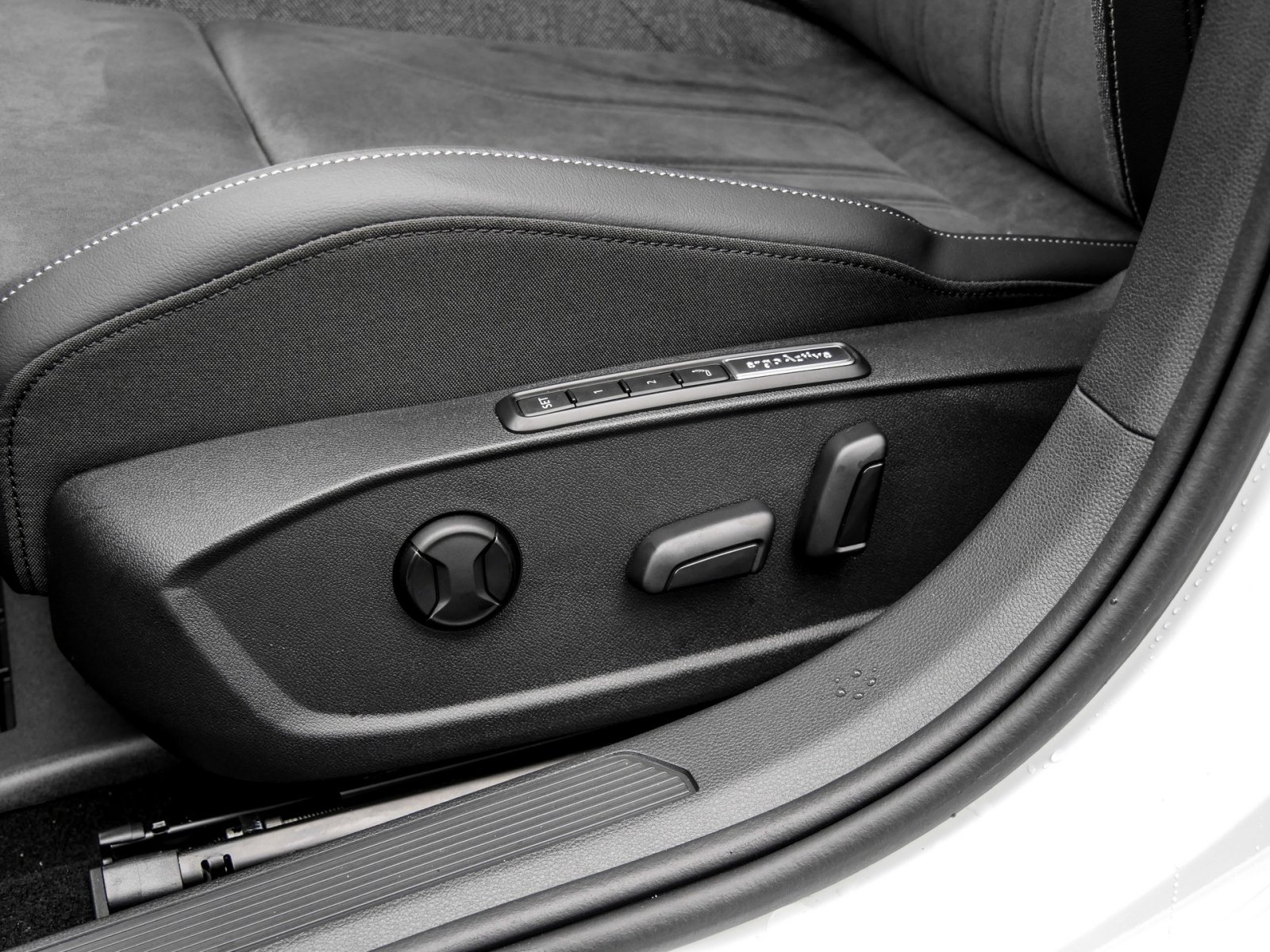 Volkswagen Golf 1.5 STYLE DSG PANO MATRIXLED AHK LM18