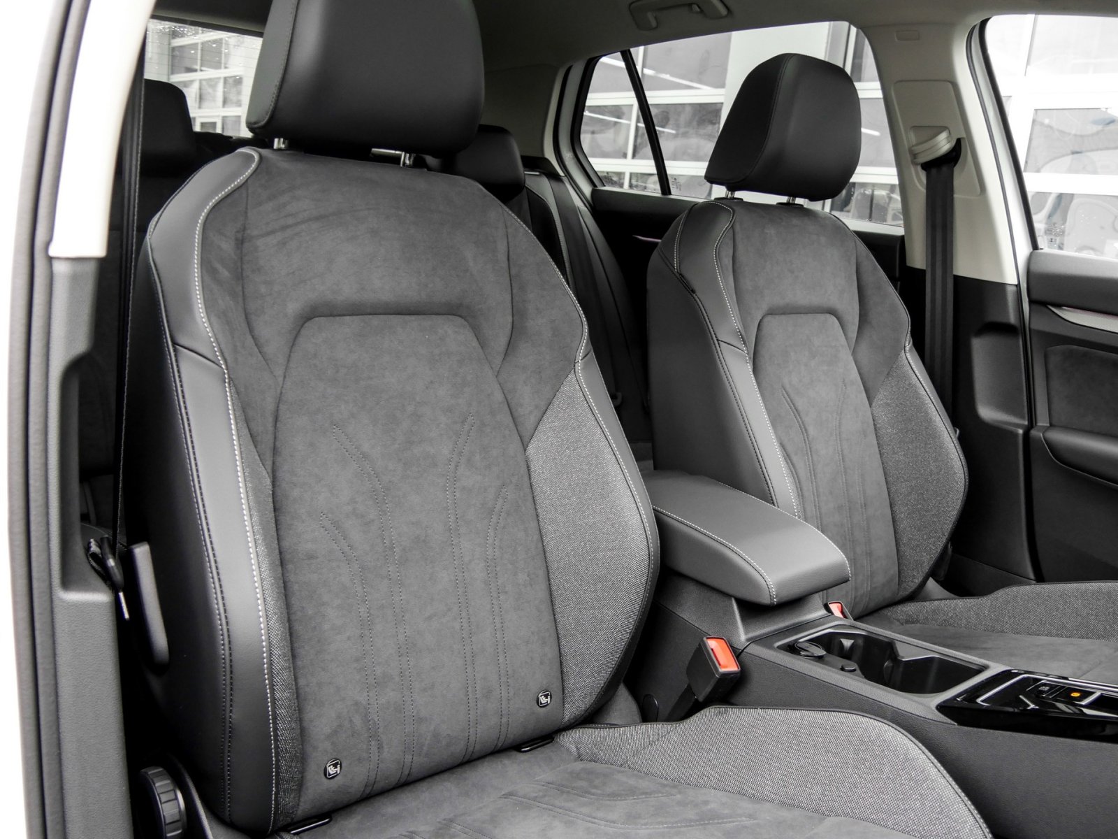 Volkswagen Golf 1.5 STYLE DSG PANO MATRIXLED AHK LM18