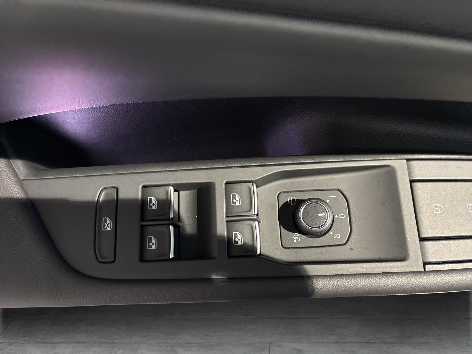 Volkswagen T-Roc 1.5 R-LINE DSG BLACKSTYLE MATRIXLED LM20