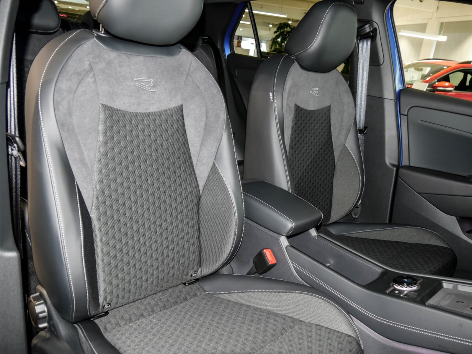 Volkswagen T-Roc 1.5 R-LINE DSG BLACKSTYLE MATRIXLED LM20