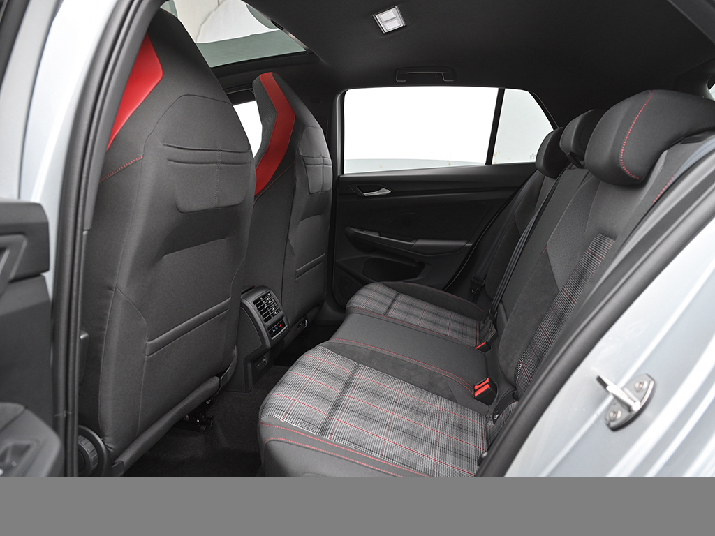 Volkswagen Golf GTI BLACKSTYLE HARMANKARDON PANO