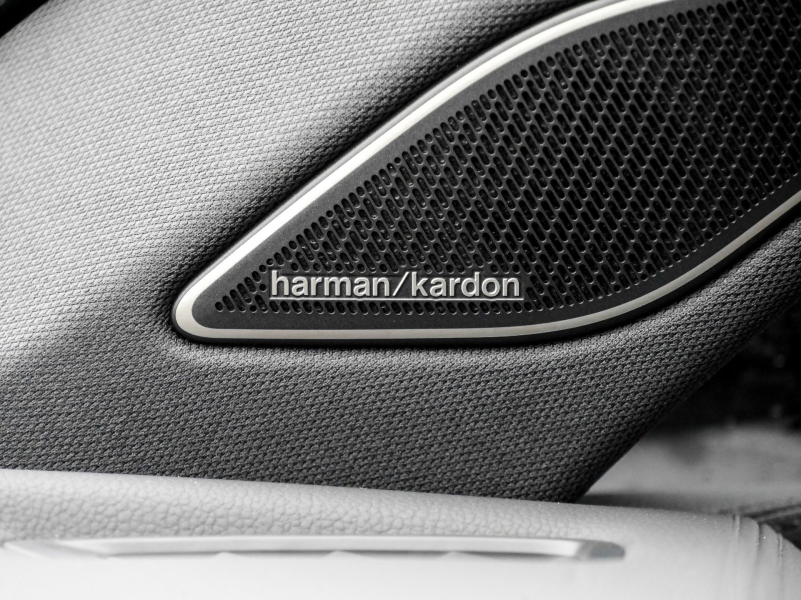 Volkswagen Tiguan 1.5 R-LINE DSG BLACKSTYLE PANO eKLAPPE