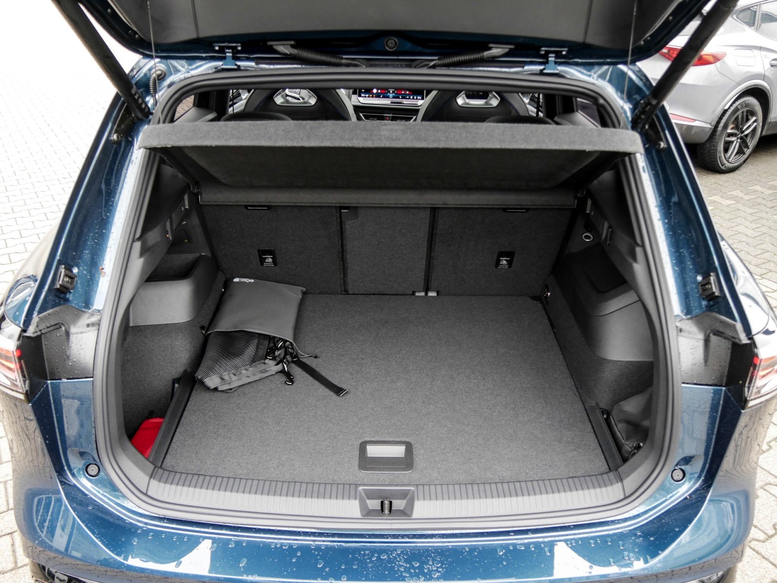 Volkswagen Tiguan 1.5 R-LINE DSG BLACKSTYLE PANO eKLAPPE