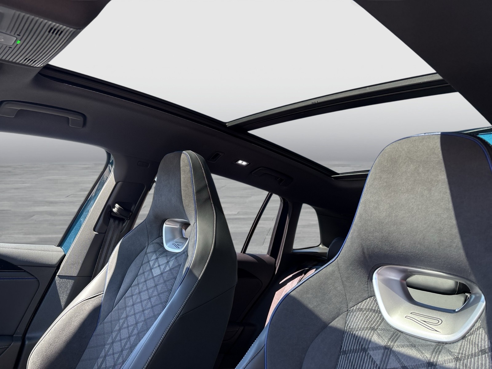 Volkswagen Tiguan 1.5 R-LINE DSG BLACKSTYLE PANO AHK LM20