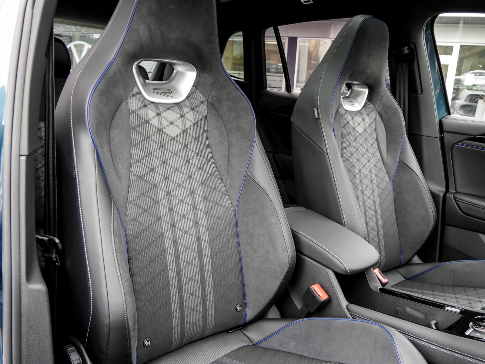 Volkswagen Tiguan 1.5 R-LINE DSG BLACKSTYLE PANO eKLAPPE