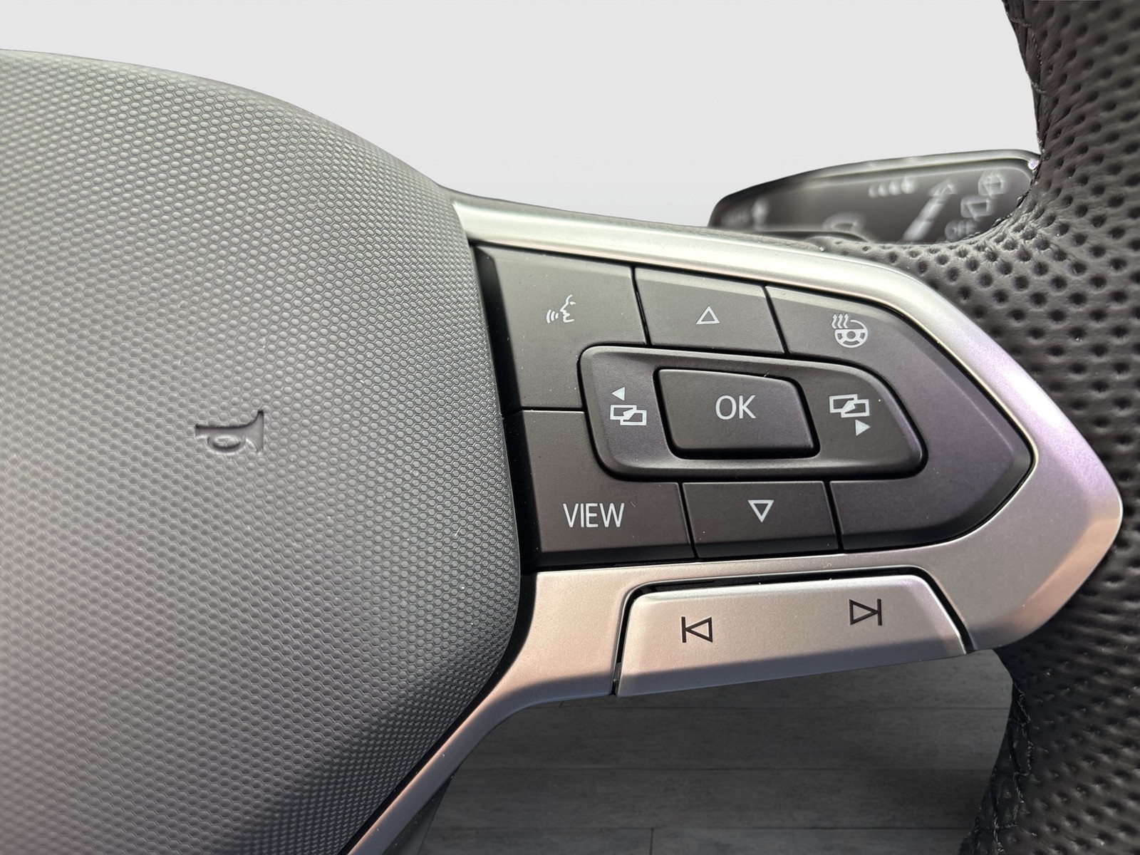 Volkswagen Golf Variant 1.5 R-LINE DSG BLACKSTYLE eKLAPPE