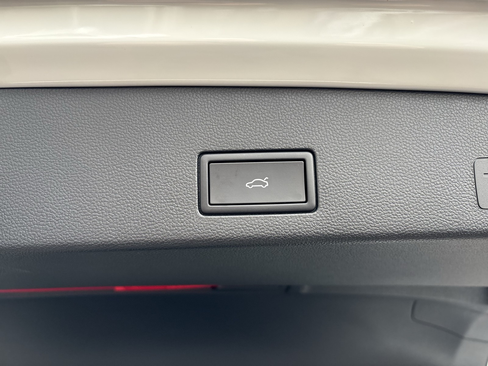 Volkswagen Golf Variant 1.5 R-LINE DSG BLACKSTYLE eKLAPPE