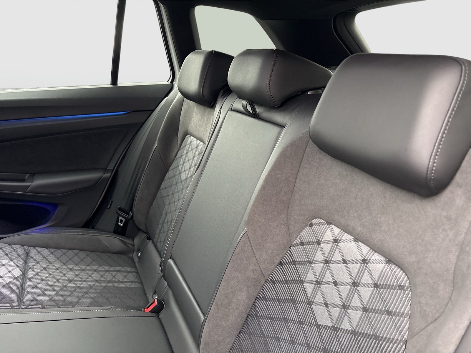 Volkswagen Golf Variant 1.5 R-LINE DSG BLACKSTYLE eKLAPPE