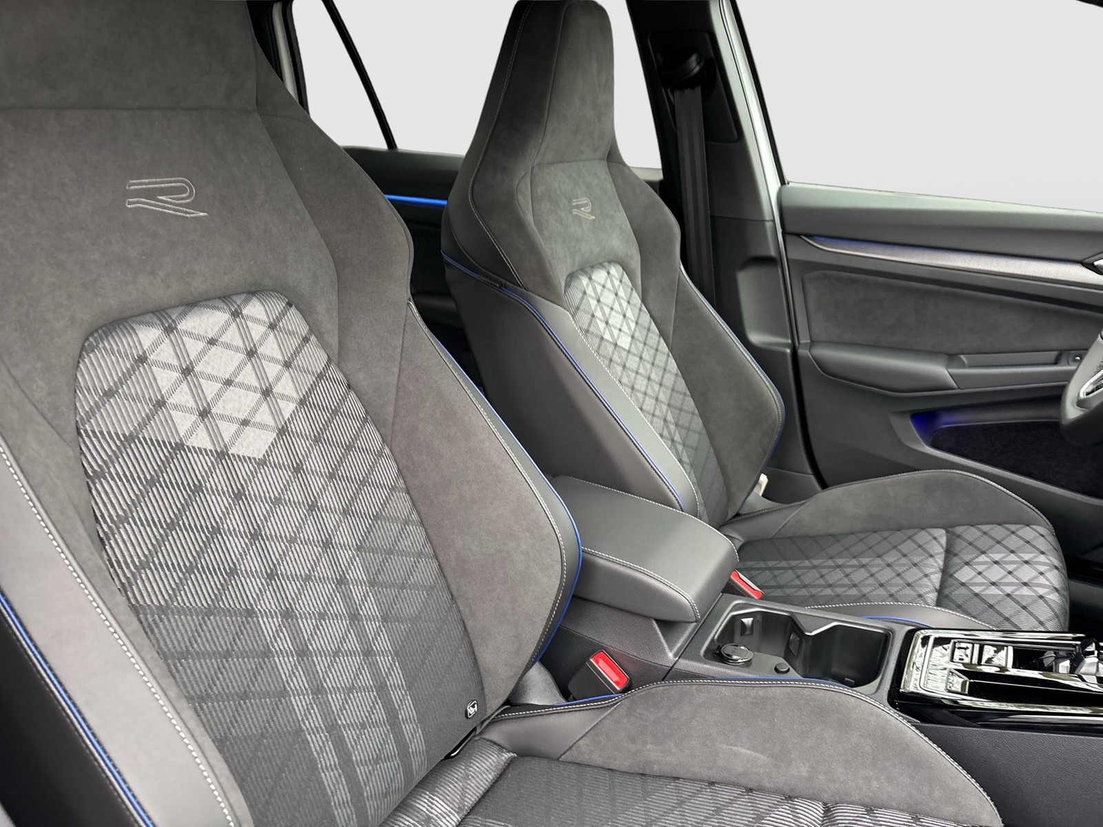 Volkswagen Golf Variant 1.5 R-LINE DSG BLACKSTYLE eKLAPPE