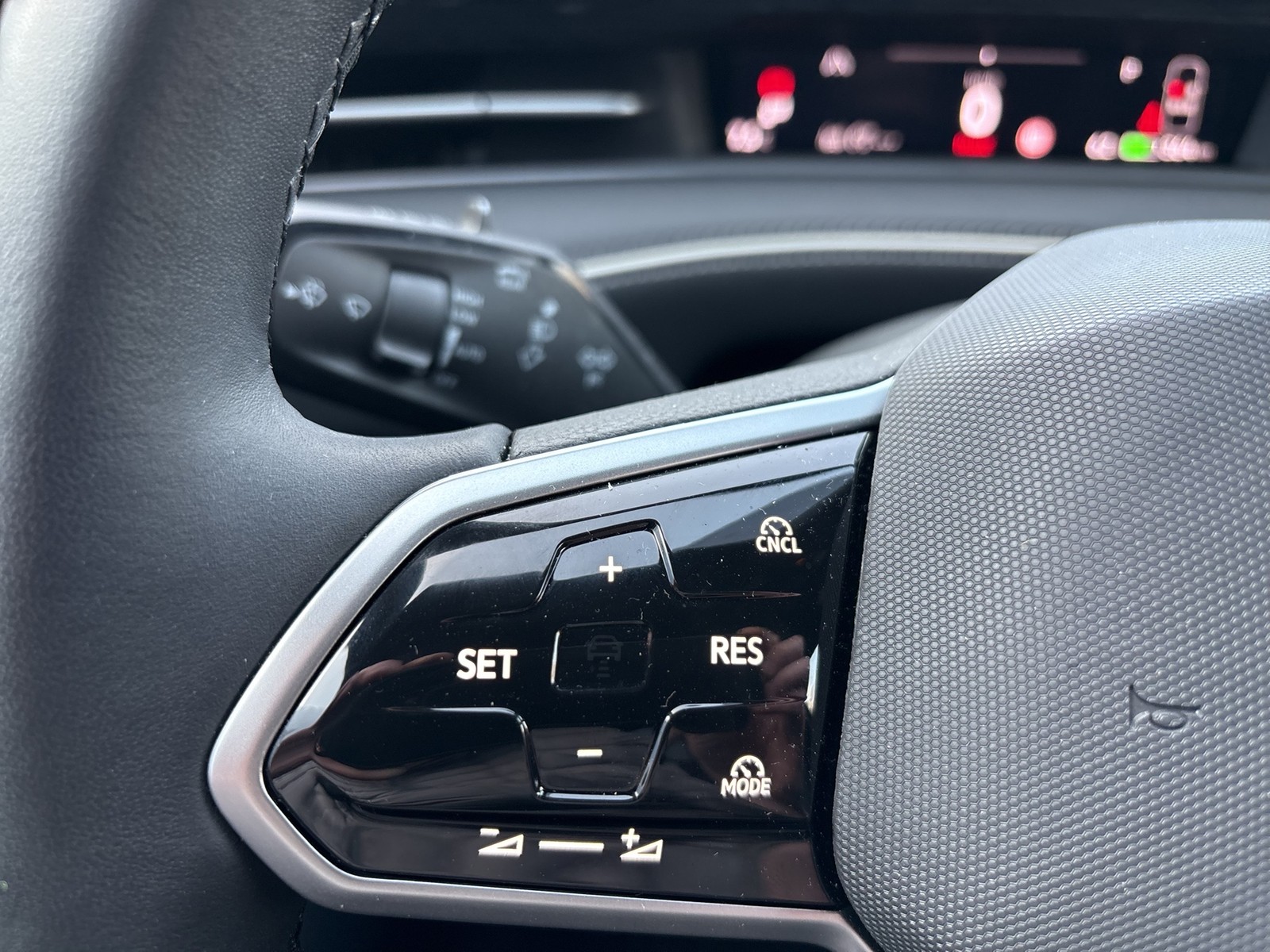 Volkswagen ID.7 Tourer PRO BLACKSTYLE WÄRMEPUMPE AHK 360CAM