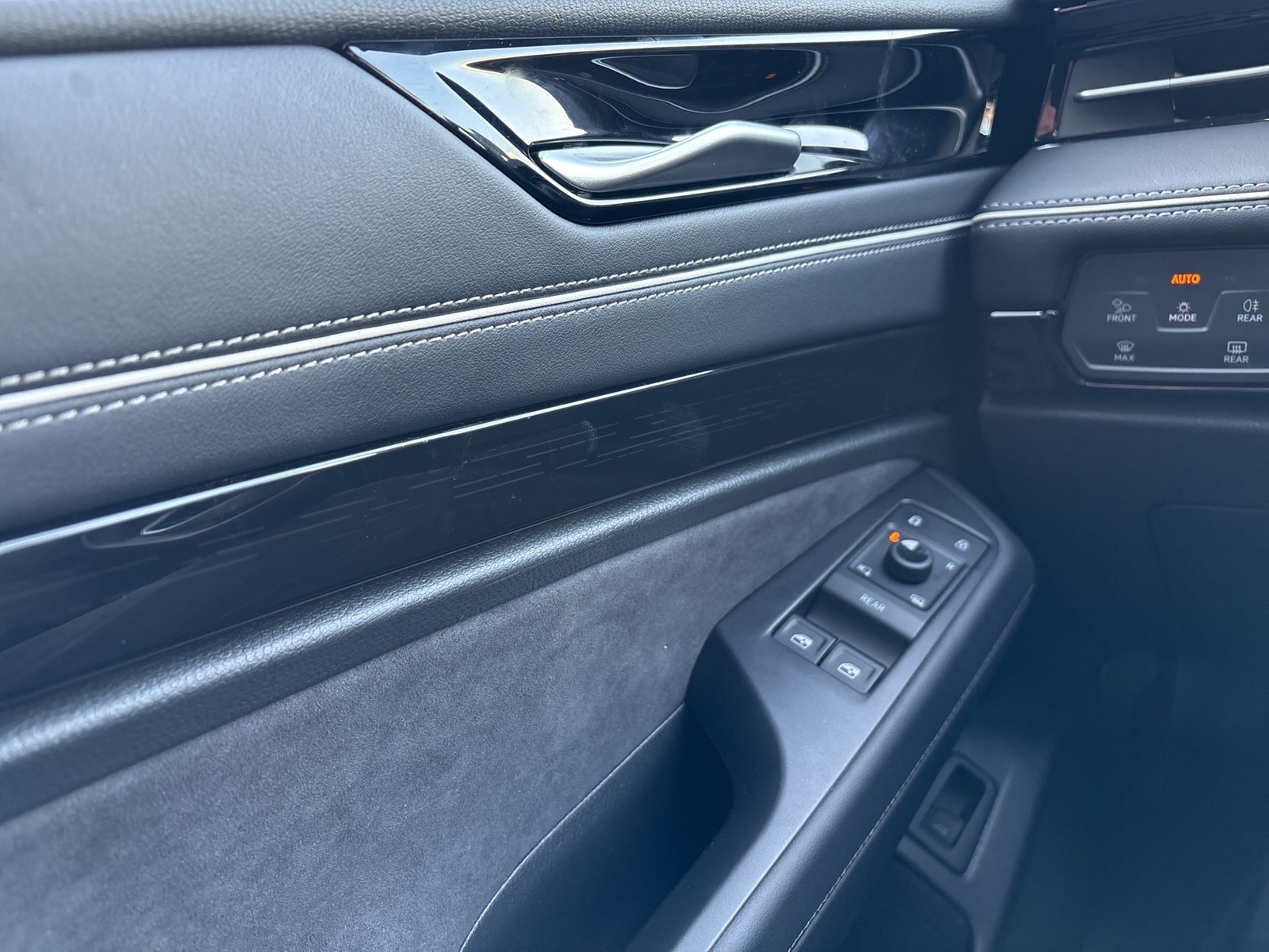 Volkswagen ID.7 Tourer PRO BLACKSTYLE WÄRMEPUMPE AHK 360CAM