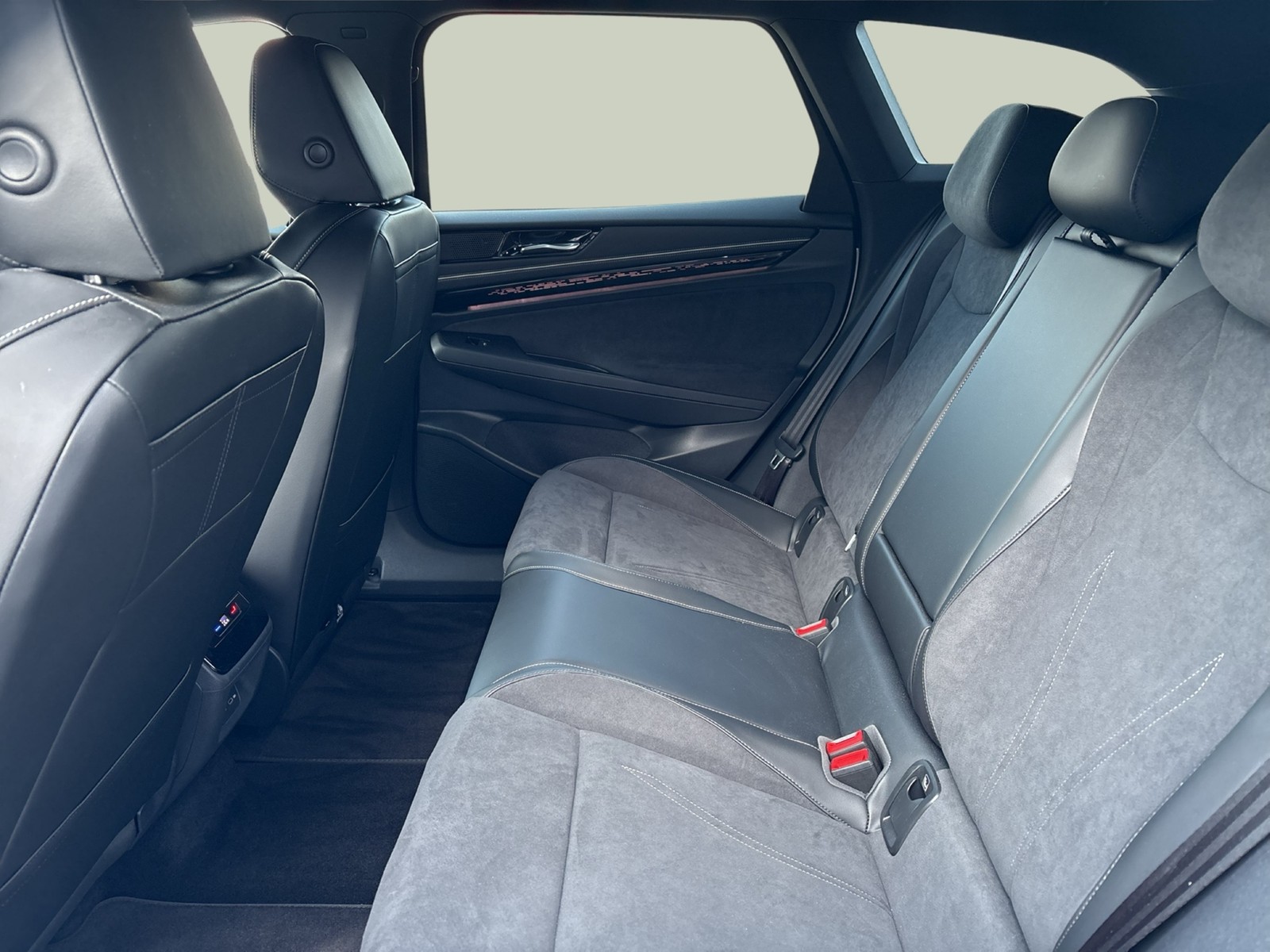 Volkswagen ID.7 Tourer PRO BLACKSTYLE WÄRMEPUMPE AHK 360CAM