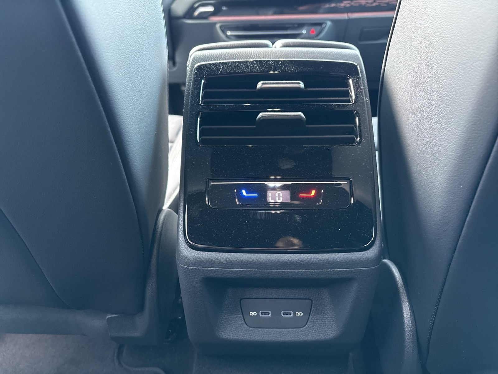 Volkswagen ID.7 Tourer PRO BLACKSTYLE WÄRMEPUMPE AHK 360CAM