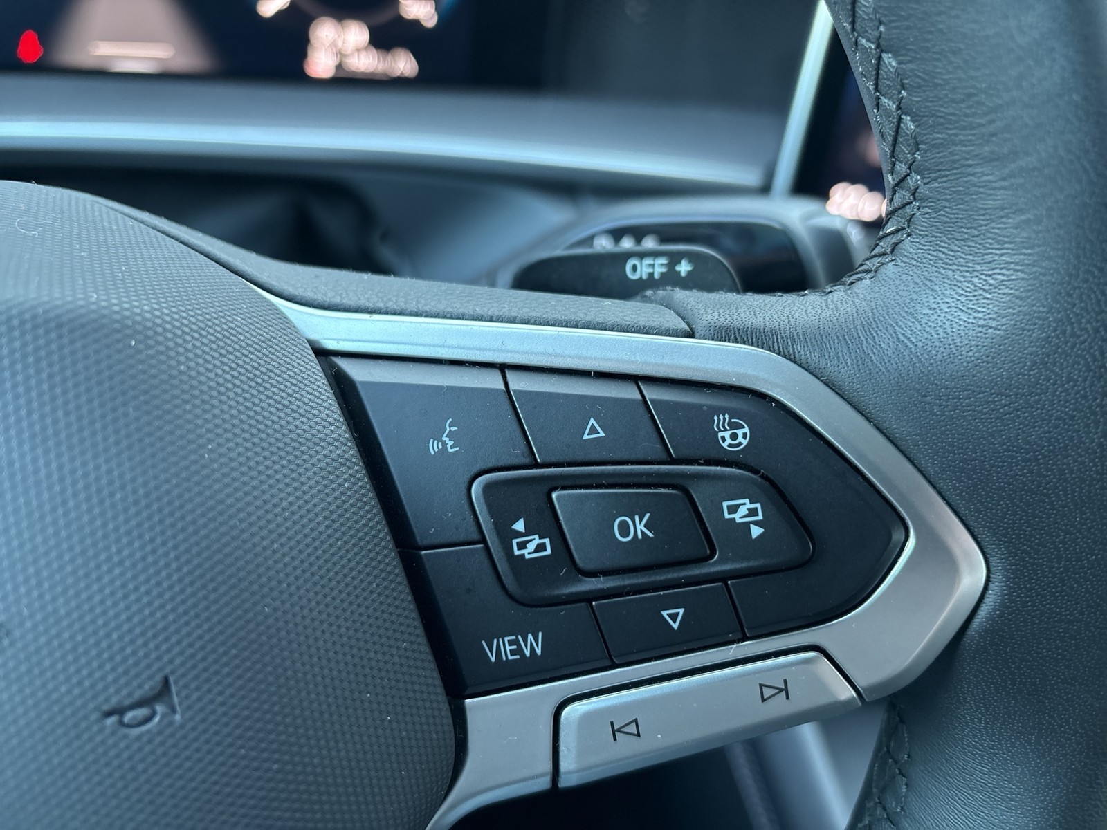 Volkswagen Tayron 2.0 LIFE 4X4 7SITZE AHK 360°CAM HD-MATRIX