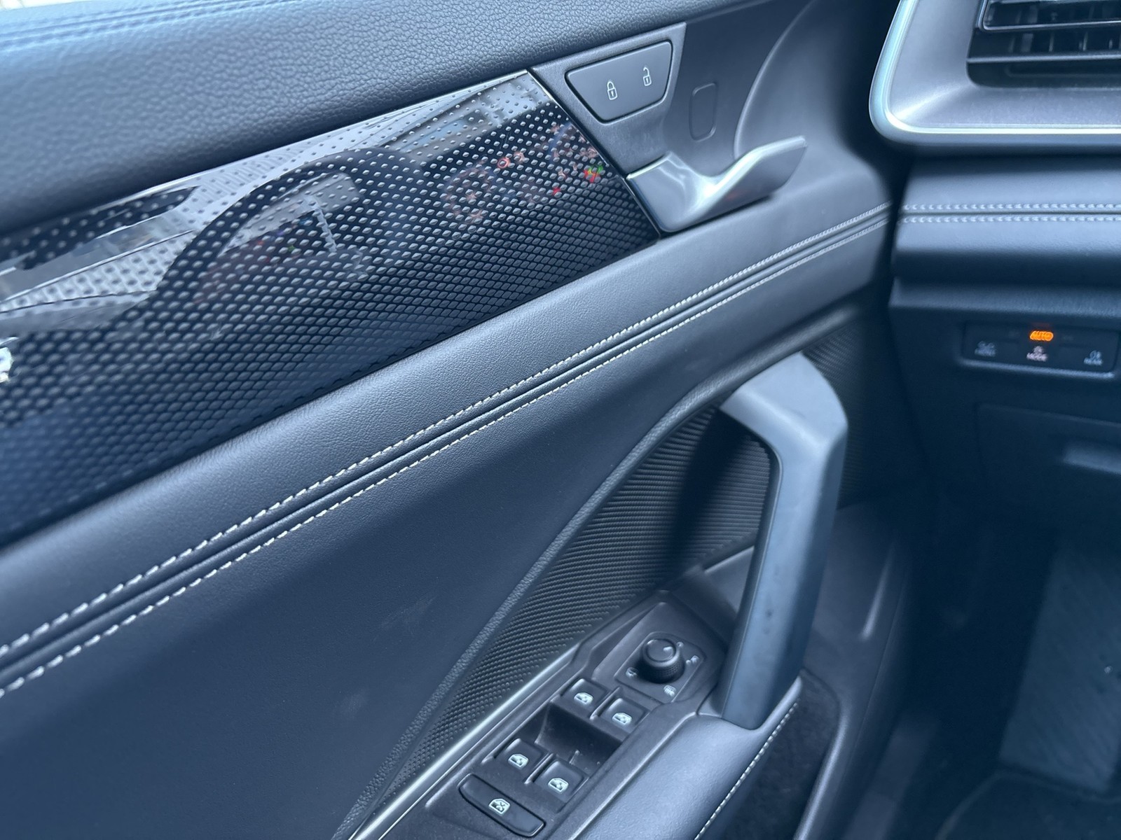 Volkswagen Tayron 2.0 LIFE 4X4 7SITZE AHK 360°CAM HD-MATRIX