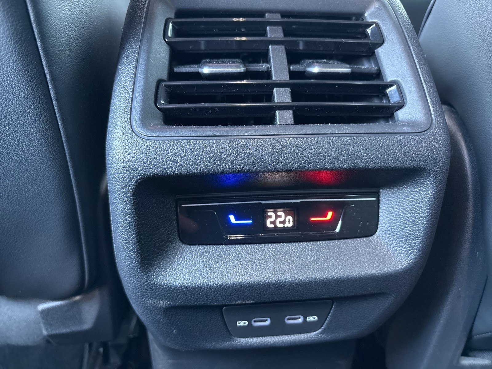 Volkswagen Tayron 2.0 LIFE 4X4 7SITZE AHK 360°CAM HD-MATRIX