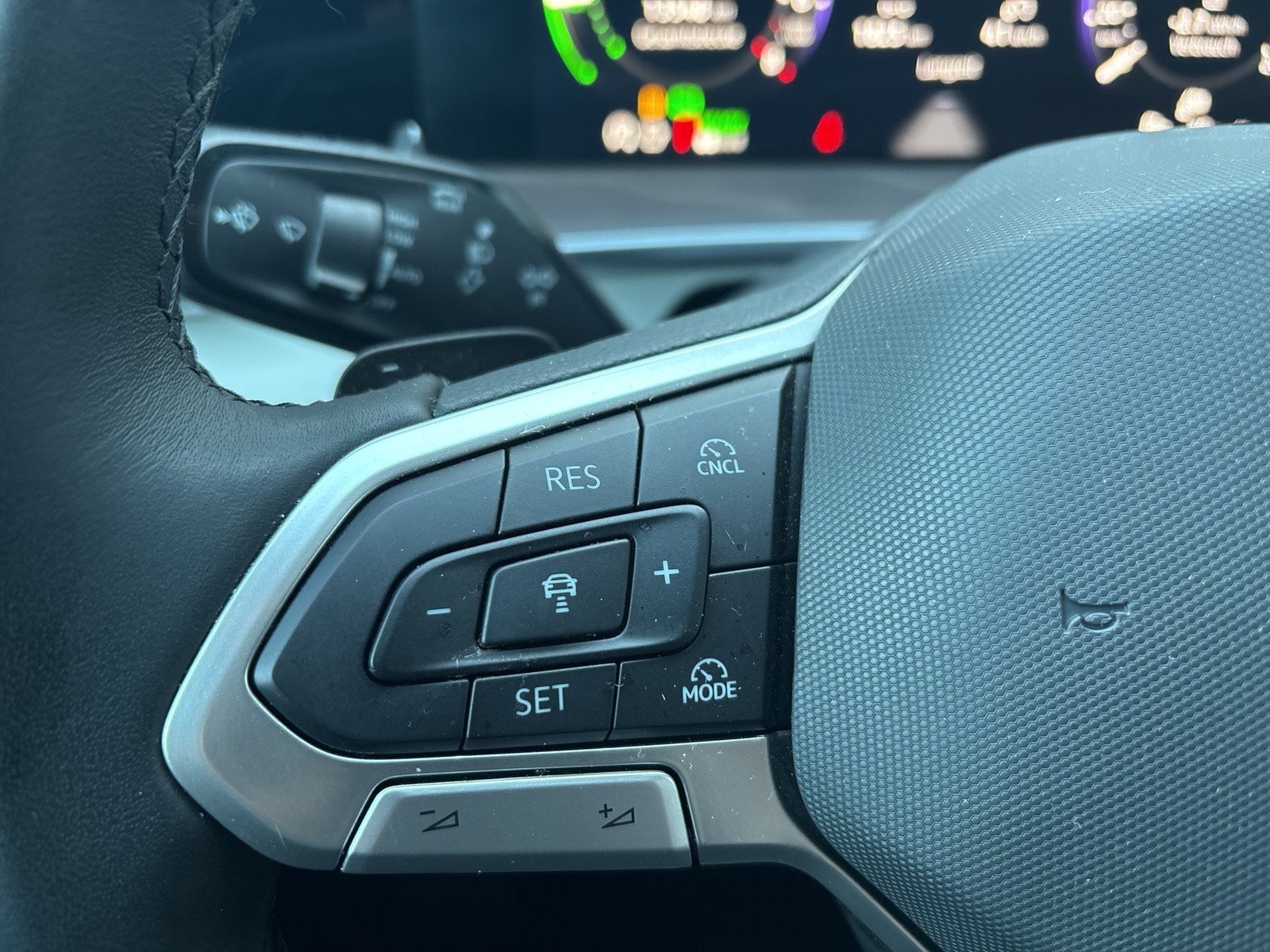 Volkswagen Tayron 1.5 HYBRID ELEGANCE AHK CAM ACC E-KLAPPE