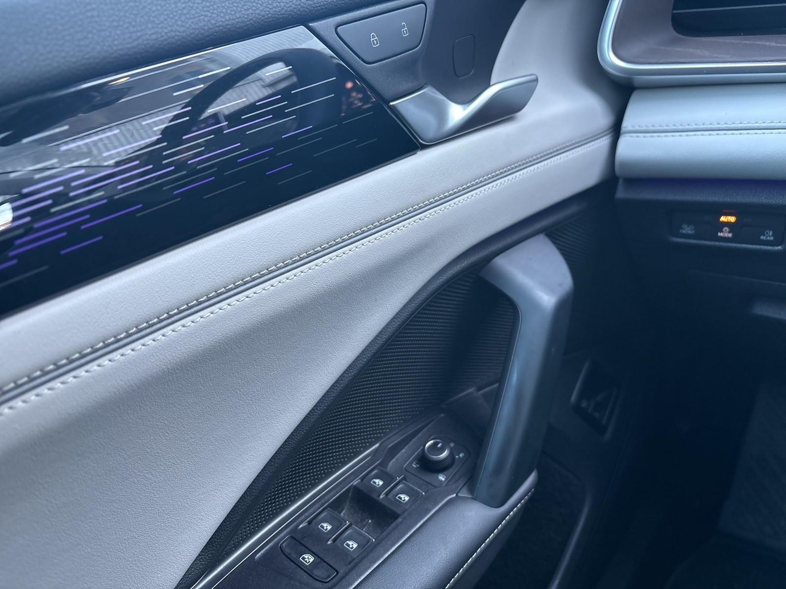 Volkswagen Tayron 1.5 HYBRID ELEGANCE AHK CAM ACC E-KLAPPE