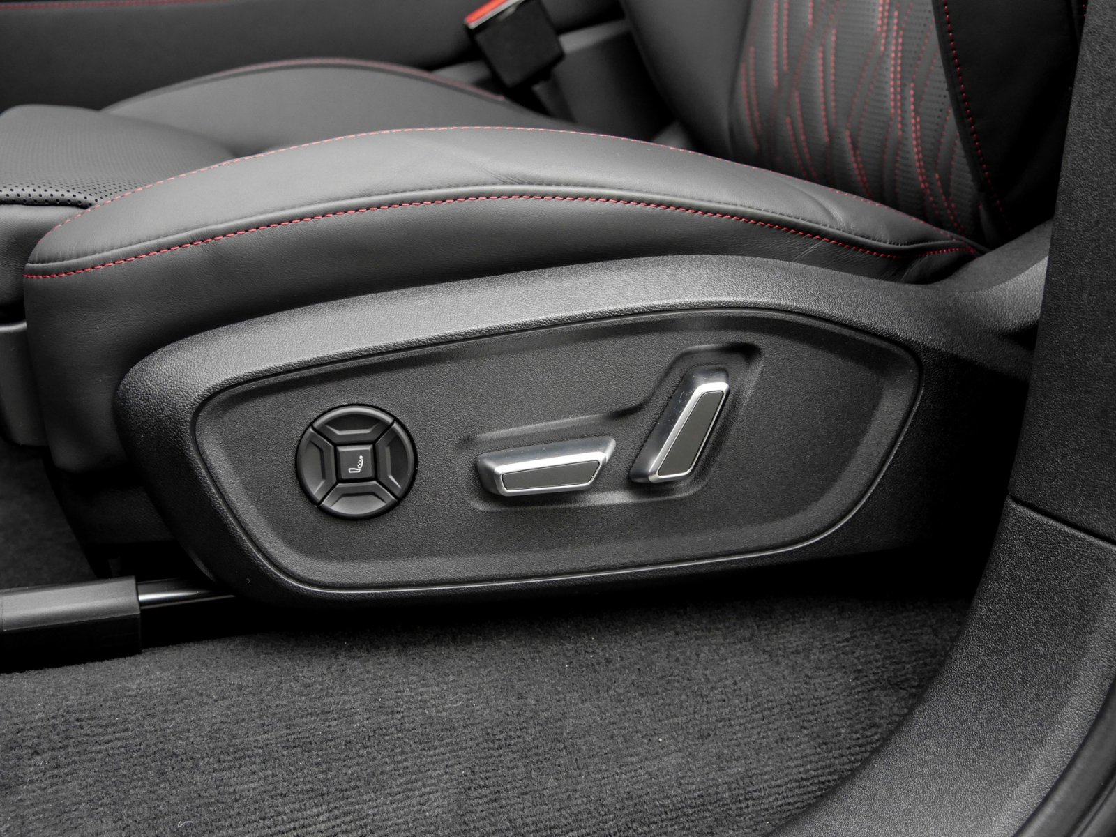 Audi Q7 S LINE 7SITZE AHK PANO B&O TECHPRO STANDHZG