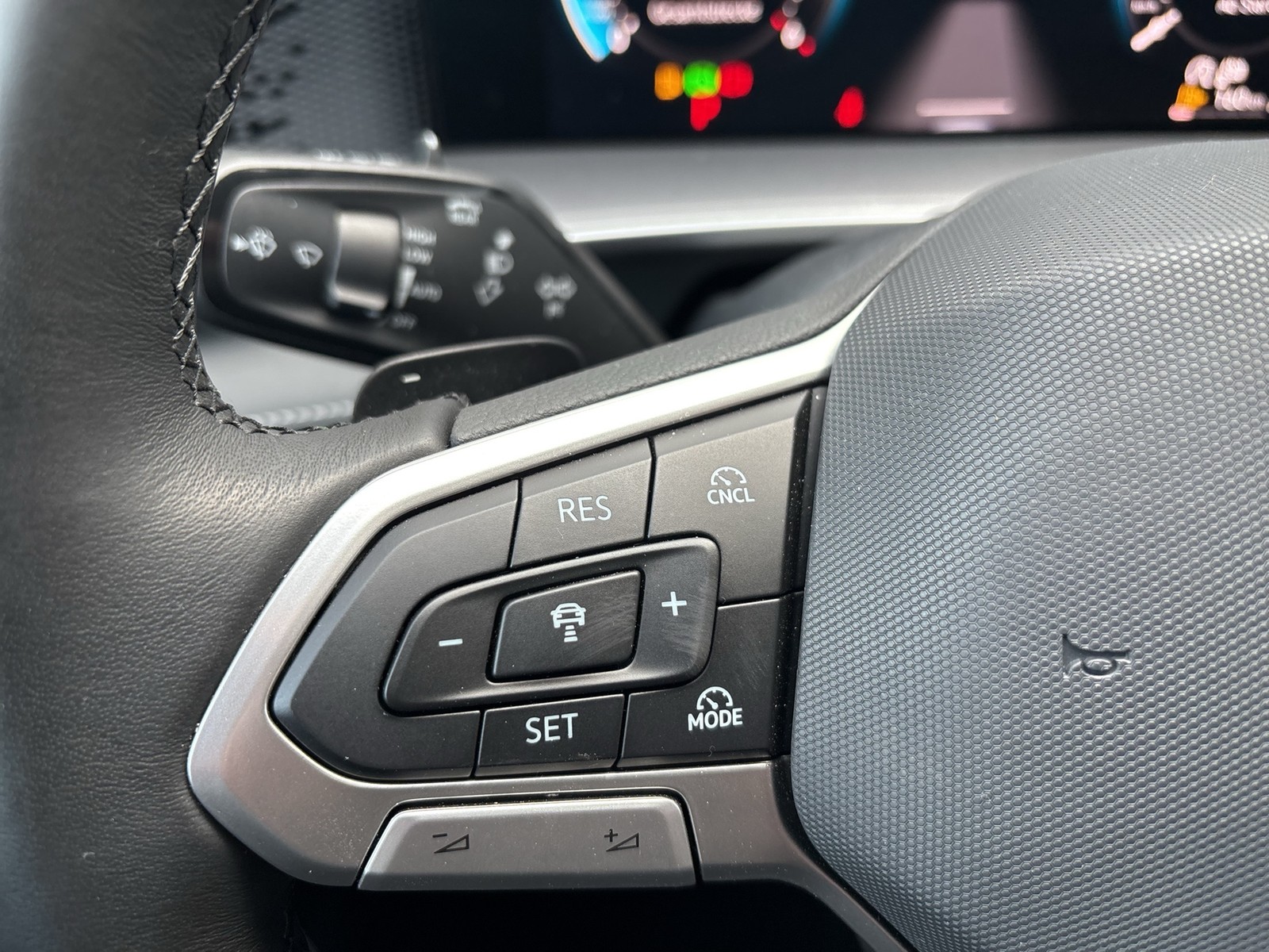 Volkswagen Tayron 2.0 LIFE AHK CAM ACC LM18 CARPLAY SITZHZ