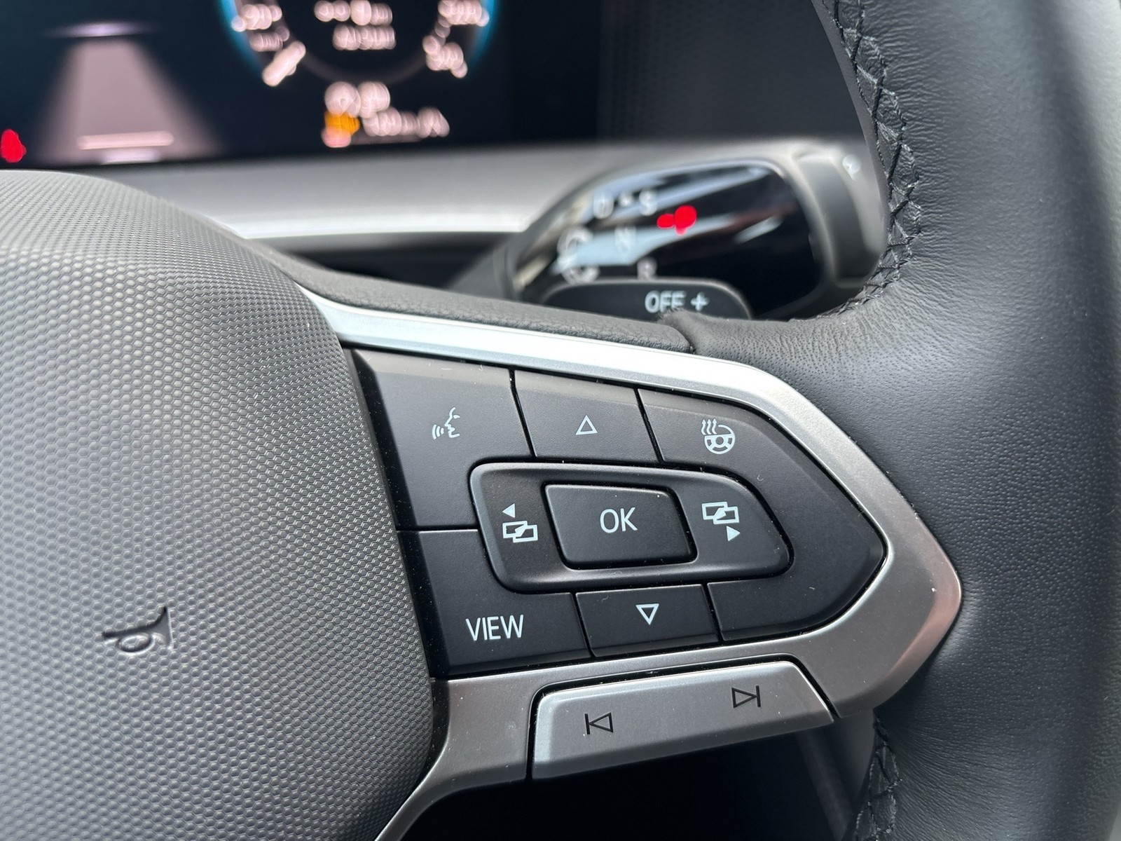 Volkswagen Tayron 2.0 LIFE AHK CAM ACC LM18 CARPLAY SITZHZ