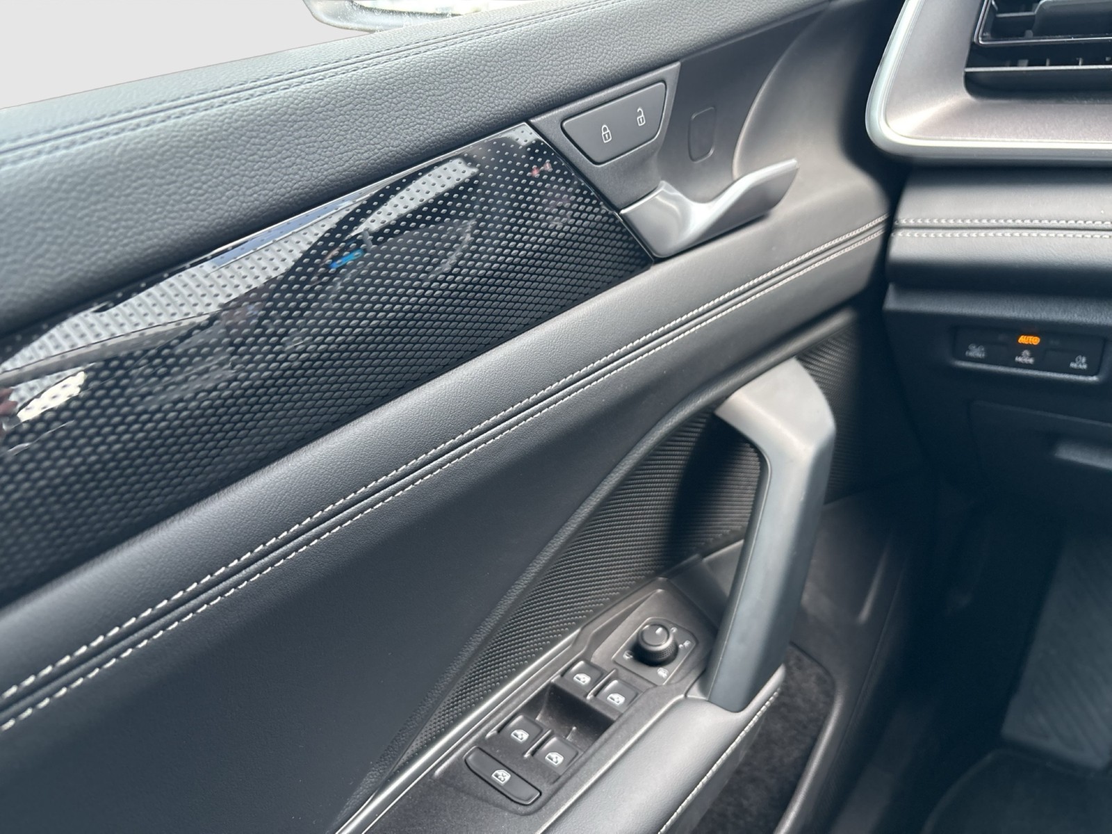 Volkswagen Tayron 2.0 LIFE AHK CAM ACC LM18 CARPLAY SITZHZ