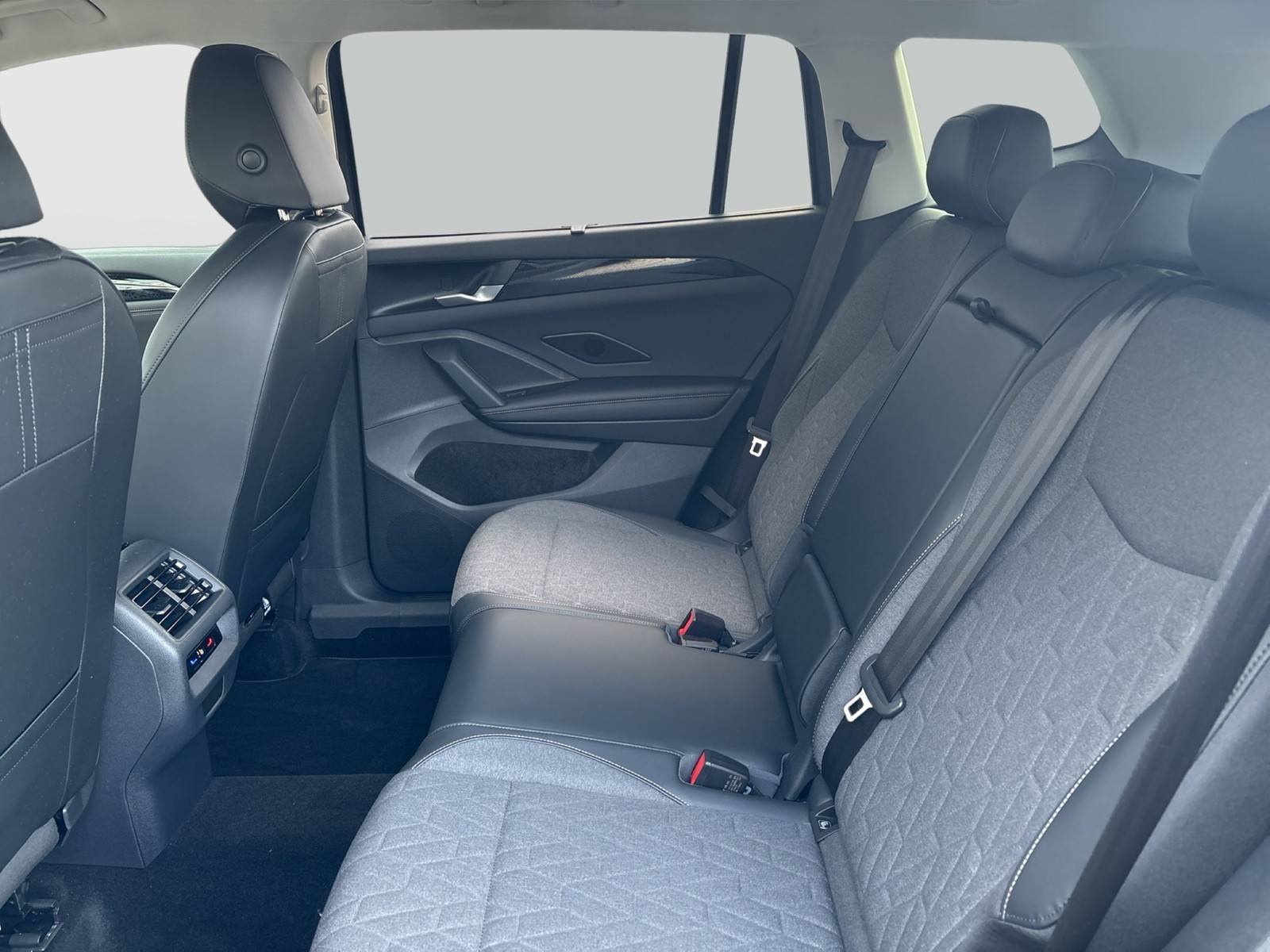 Volkswagen Tayron 2.0 LIFE AHK CAM ACC LM18 CARPLAY SITZHZ