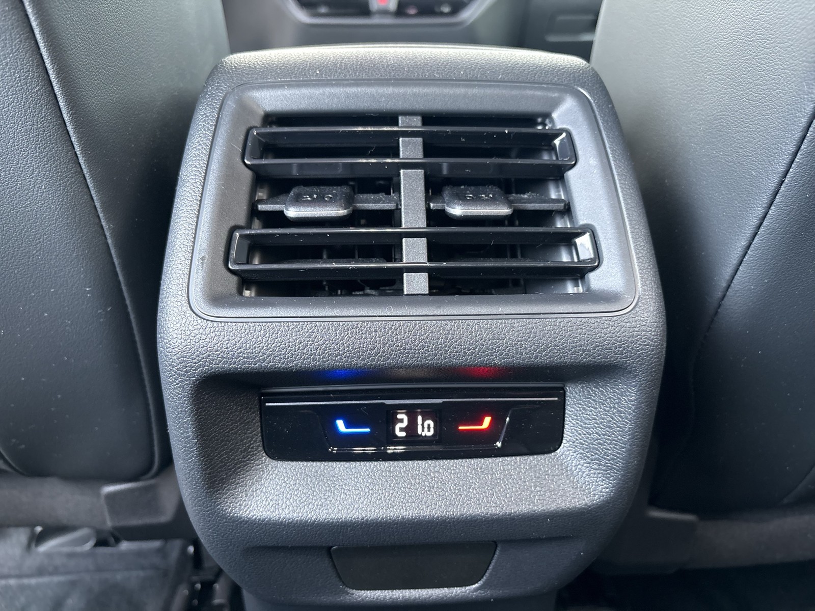 Volkswagen Tayron 2.0 LIFE AHK CAM ACC LM18 CARPLAY SITZHZ