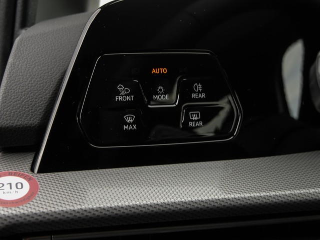 Volkswagen Golf Variant VIII 1.5 eTSI STYLE PANO 360CAM ACC