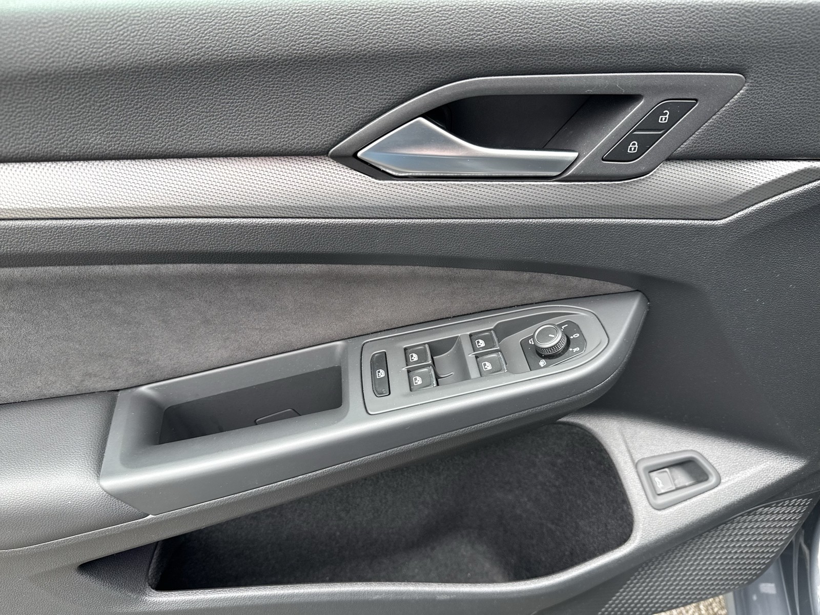 Volkswagen Golf Variant VIII 1.5 eTSI STYLE PANO 360CAM ACC