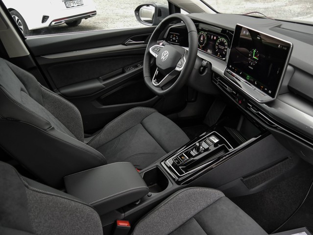 Volkswagen Golf Variant VIII 1.5 eTSI STYLE PANO 360CAM ACC