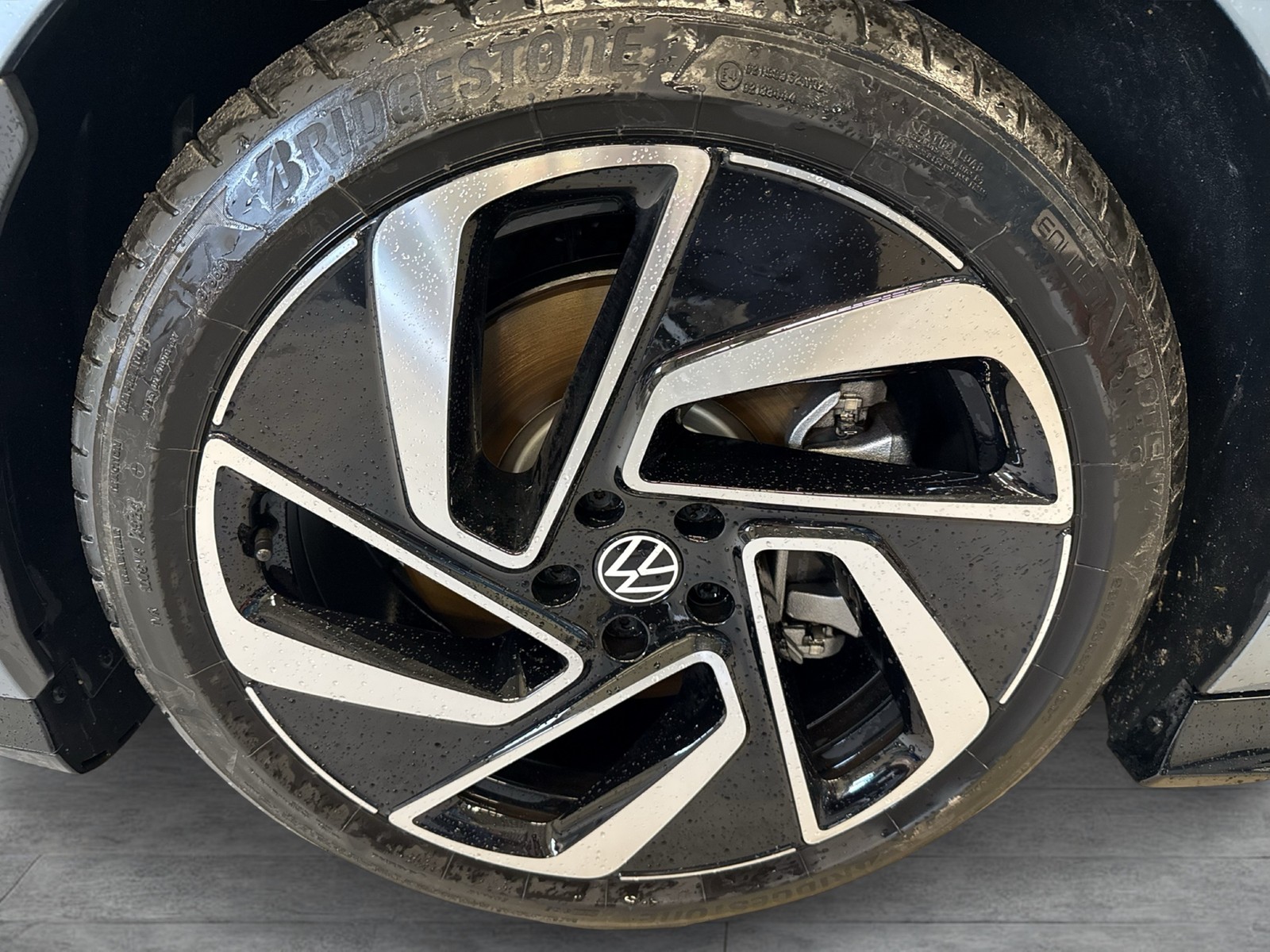 Volkswagen ID.7 Tourer PRO BLACKSTYLE WÄRMEPUMPE AHK 360CAM