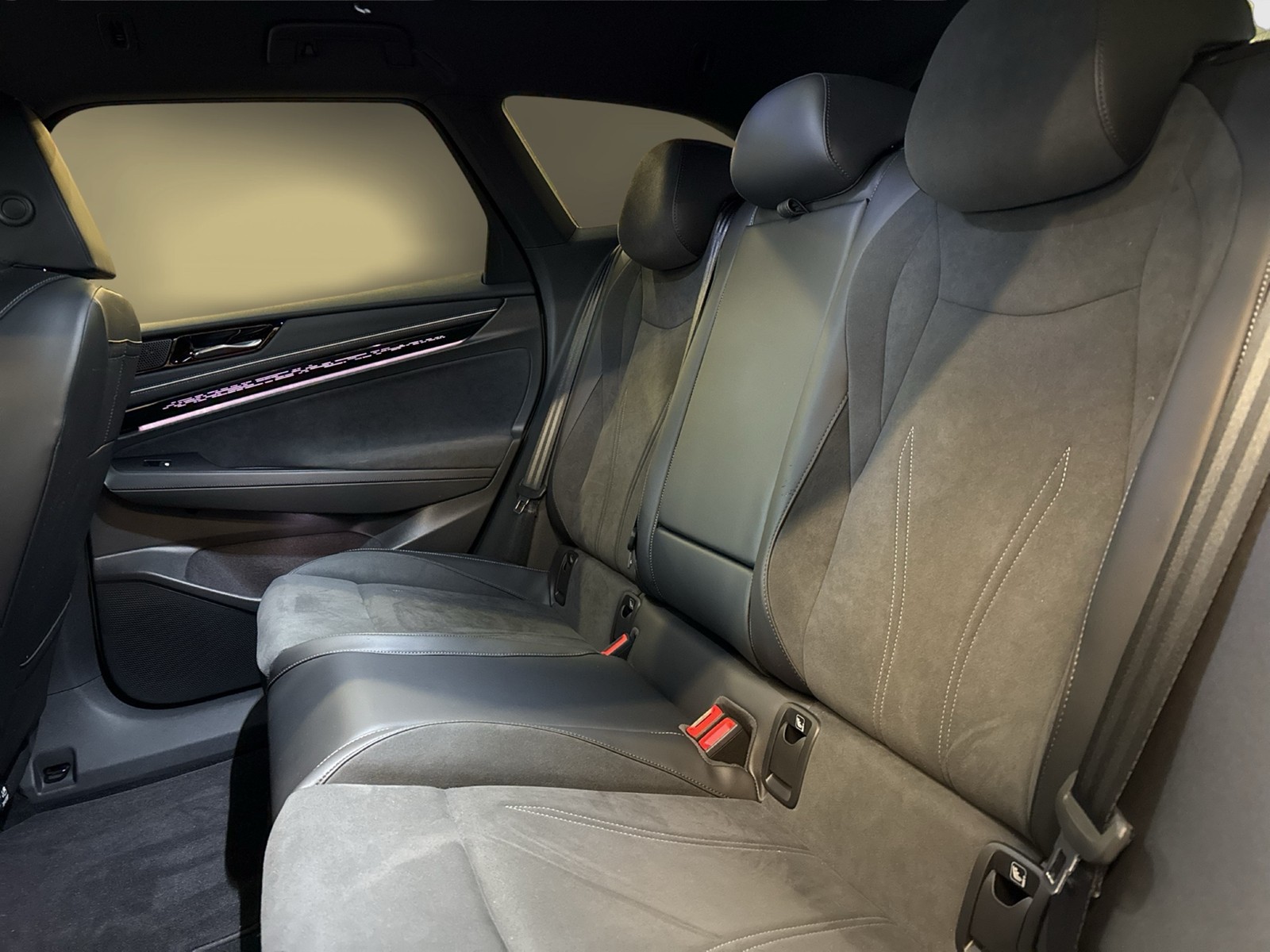 Volkswagen ID.7 Tourer PRO BLACKSTYLE WÄRMEPUMPE AHK 360CAM